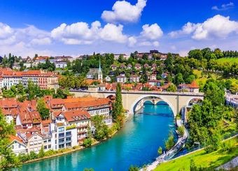 سوئیس به چی معروفه که اینقدر توریست داره؟