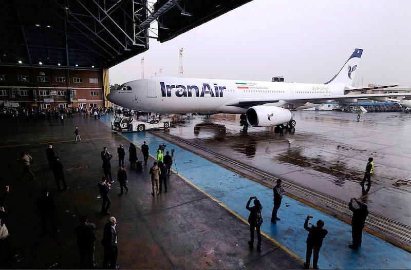 صادق: فرودگاههای کشور باید به قطبهای اقتصادی تبدیل شوند