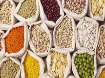 انحصار در واردات؛ قیمت حبوبات در ایران ۷ برابر قیمت جهانی است!