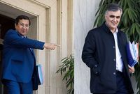 واکنش دلار به تغییرات سکانداران اقتصادی/ پیش‌بینی روند دلار بعد از استعفای فرزین