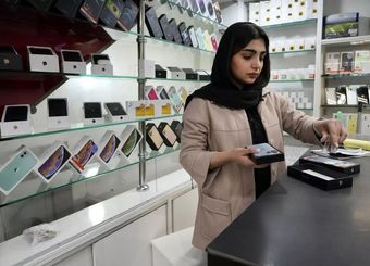 تلفن همراه ارزان می‌شود؟ ترخیص کالاهای دپو شده از گمرک

