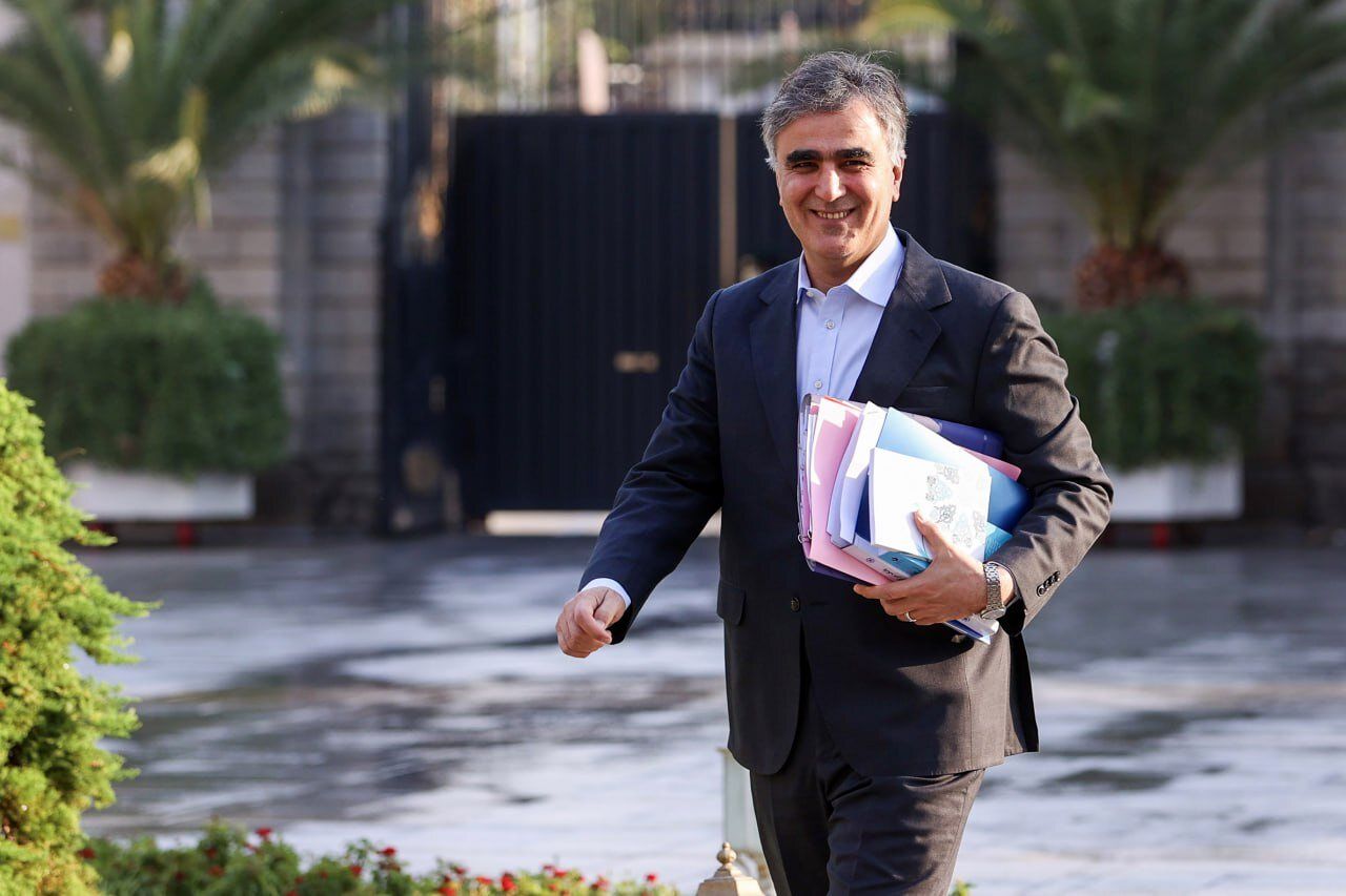 فرزین رفتنی شد؟/گزینه‌های بانک مرکزی چه کسانی هستند؟