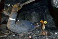 زنگ خطری برای تأمین اجتماعی / فهرست مشاغل سخت و زیان‌آور تغییر می‌کند؟