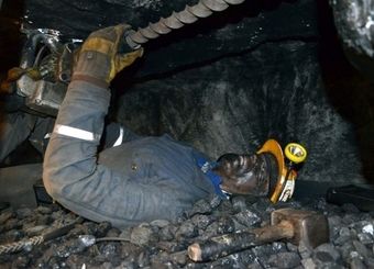 زنگ خطری برای تأمین اجتماعی / فهرست مشاغل سخت و زیان‌آور تغییر می‌کند؟