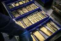 فشار دلار بر طلا؛ فلز زرد عقب نشست

