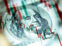 عرضه دلار در بازار اسکناسی بالا گرفت؛ قیمت دلار ۱۳۹۵ تومان کاهش یافت
