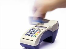 هزینه مانده‌گیری از ﮐﺎرت‌های ﺑﺎﻧﮑﯽ از طﺮﯾﻖ دﺳﺘﮕﺎه ﭘﻮز 120.6 ﺗﻮﻣﺎن اعلام شد