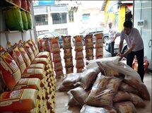 رئیس اتحادیه بنکداران موادغذایی: ارائه جوایز میلیاردی برنج ناشی از کسب سودهای باد آورده است