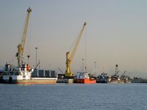 بنادر مکلف به قرارداد با بخش خصوصی شدند