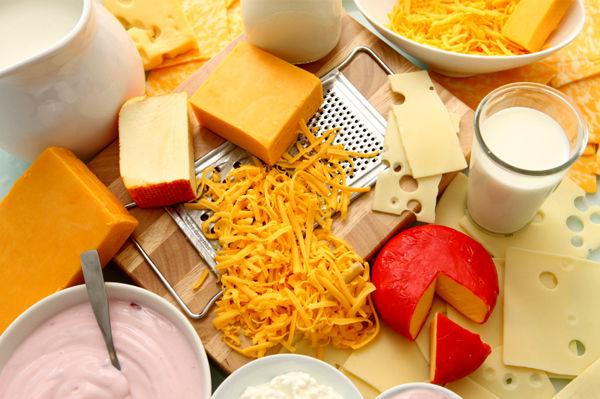 مشاور مدیر عامل صنایع شیر ایران: وزارت بهداشت مجوزهای استفاده از "پالم" را پس گرفت