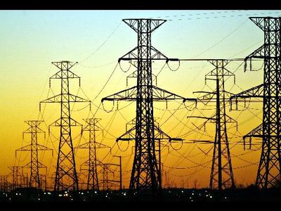 وزیر نیرو: برق تولیدی انرژی تجدیدپذیر خرید تضمینی می‌شود