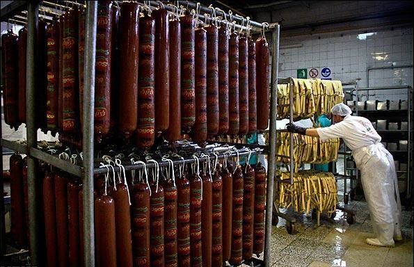 "ممنوعیت استفاده از خمیر مرغ، حدود 200 میلیون دلار گوشت را در کشور از بین می‌برد"