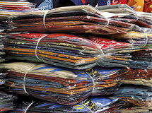 رئیس اتحادیه پیراهن‌دوزان و پیراهن‌فروشان تهران:  قاچاق لباس‌های خارجی به ایران رونق گرفت