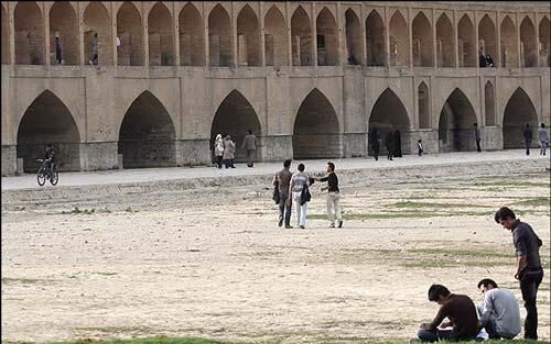 مدیرعامل آب منطقه‌ای اصفهان: 12 آبان آب در زاینده‌ رود جریان می‌یابد