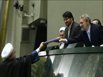 رئیس سابق دانشکده اقتصاد علامه: قیمت نفت 72 دلاری در مجلس تعدیل می‌شود