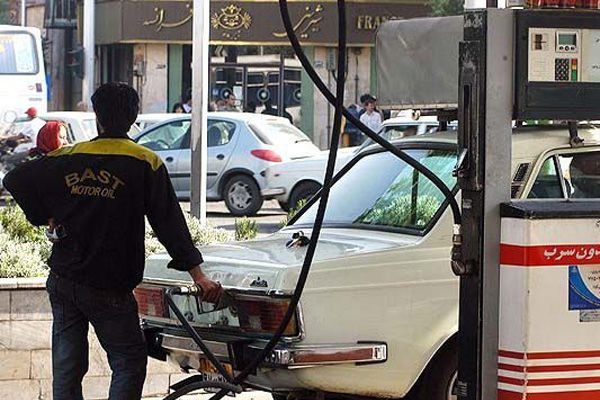 رئیس جایگاهداران سوخت: دولت بجای افزایش قیمت سوخت به فکر مبارزه با قاچاق آن باشد