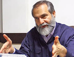 برخوردار: دلارهای مملکت برای واردات کالا چمدانی از کشور خارج می‌شود