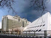 بازنشستگان فولاد برای دومین روز مقابل مجلس تجمع کردند