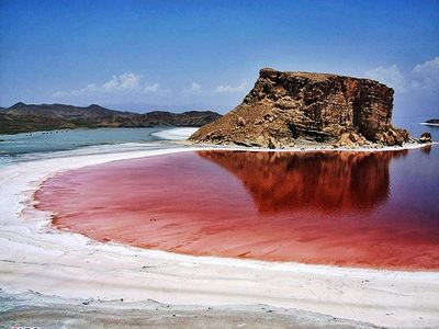آب دریاچه ارومیه نیم متر بالا آمد