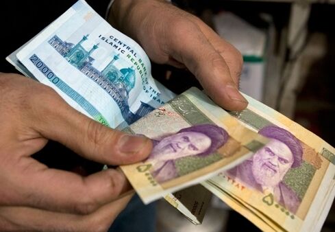 افزایش ۱۷ درصدی حقوق کارگران تصویب شد؛ حداقل دستمزد 712 هزار و 424 تومان