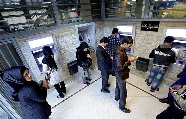 مدیرکل فناوری اطلاعات بانک مرکزی: کلاهبرداران با دست خود مشتریان اقدام به کلاهبرداری  می‌کنند