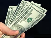 بانک مرکزی نرخ دلار بانکی را 2821 تومان تعیین کرد