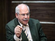 دبیرکل خانه اقتصاد ایران: تحریمها تدریجی برداشته شود اثری بر اقتصاد ایران ندارد