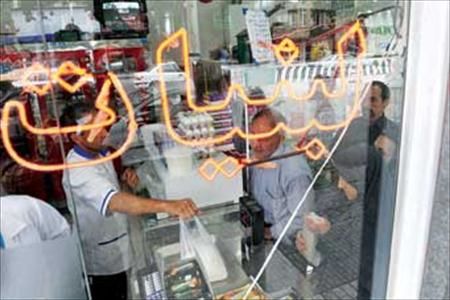رئیس اتحادیه لبنیات فروشان: شیر، پنیر و خرما در ماه رمضان با تخفیف عرضه میشوند