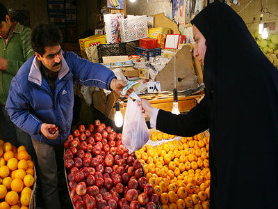 معاون اتحادیه بارفروشان  میوه از گرانفروشی مغازه‌ها انتقاد کرد