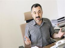 لیلاز:  حداقل رشد اقتصاد ایران در سال 94 حدود 2 تا 3 درصد است