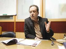 یک اقتصاددان: دارندگان قدرت و ثروت به دنبال برکناری رئیس سازمان مالیاتی هستند