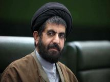 بک نماینده مجلس: بانک‌ها کمکی به نجات کشور از وابستگی به نفت نمی‌کنند