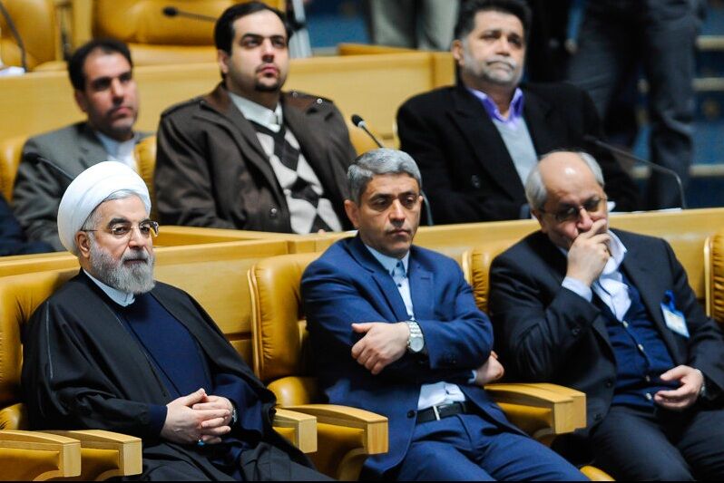 چرا سیاست‌های "بسته‌ای" مشاوران روحانی قفل اقتصاد را باز نمی‌کند؟