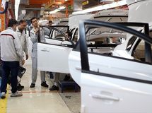 عضو اتاق بازرگانی: دولت به جز فروش خودرو نمی‌تواند کاری برای خروج رکود کند!