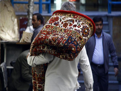 عراقچی: فرش افغانی جای فرش ایرانی را می‌گیرد!