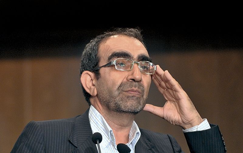 شاکری: دولت بازی خطرناکی را با نرخ ارز شروع کرده که نتیجهای هم برایش ندارد