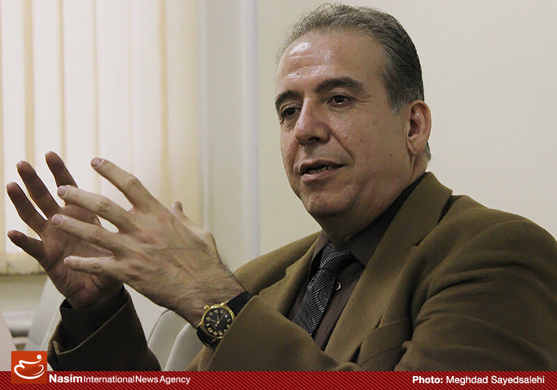 حریری: دولت برای جبران کسری بودجه و پرداخت یارانه نقدی قیمت ارز را بالا می‌برد