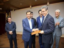 بانک قرض‌الحسنه"دولتی" مردم را در صف‌های طولانی گرفتن وام سرکار گذاشت