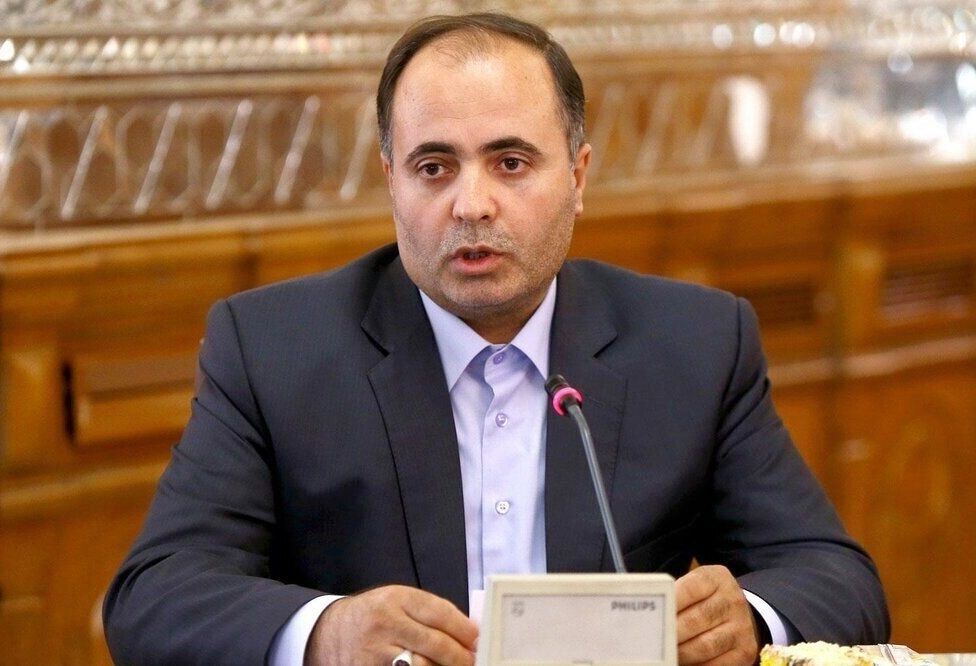 فعالیت واحدهای گاوداری و مرغداری ها در تامین امنیت غذایی است.
