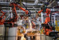 تقاضای خودروسازان برای عدم اعمال تعرفه بر ربات‌ها و ماشین‌آلات کارخانه‌ای
