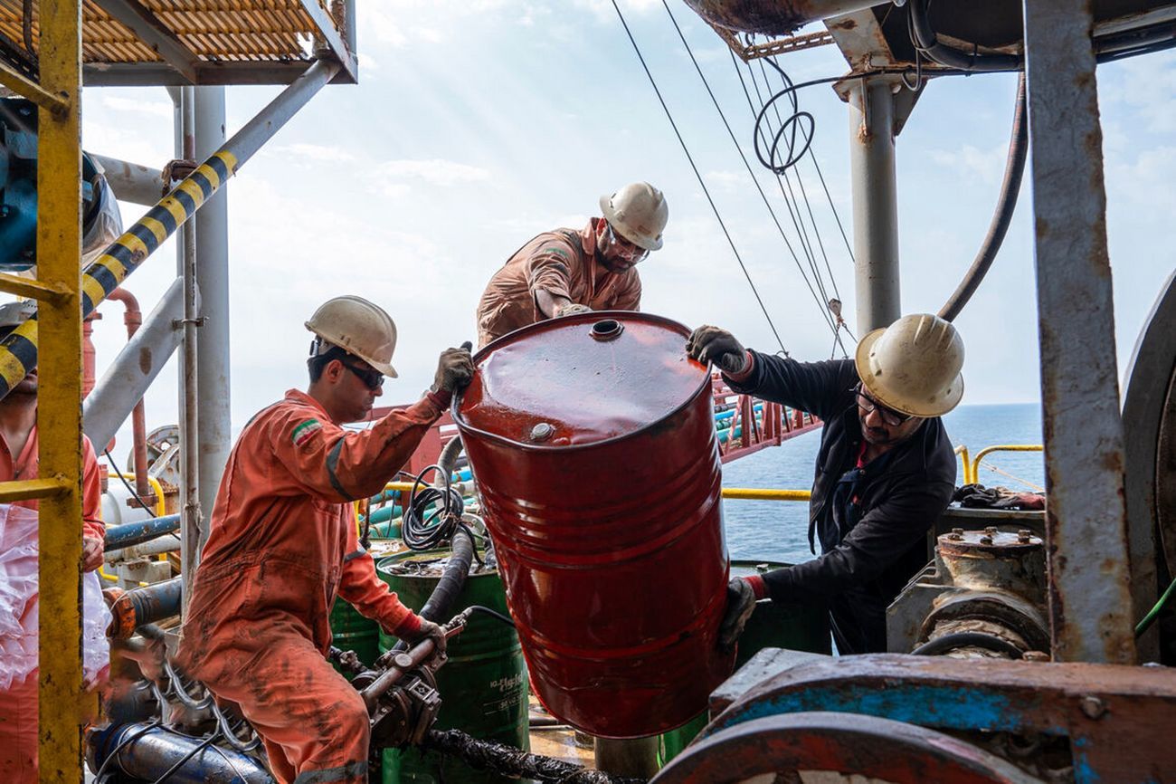 مکانیسم ماشه در آستانه فعال شدن؛ نفت ایران از تنگنا عبور می‌کند؟
