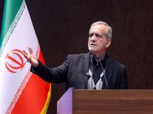 پزشکیان: مشکل معیشت مردم با اصلاح رفتار مسئولان قابل حل است