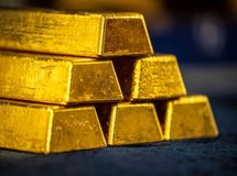 فشار توافق احتمالی واشنگتن و پکن بر بازار طلا؛ فلز زرد نزدیک کف 3هفته‌ای

