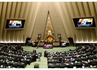 حقوق دریافتی نمایندگان مجلس لو رفت/ مبنای اضافه پرداختی‌ها چیست؟
