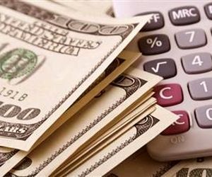 دلار در محاصره، طلا در بی‌اعتمادی