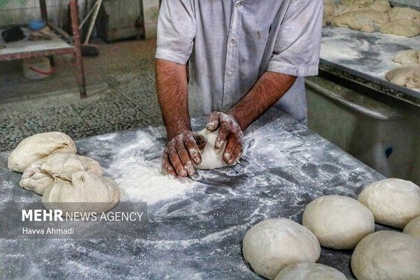 الزام واحدهای صنفی نانوایی به نصب نرخ‌نامه قابل 