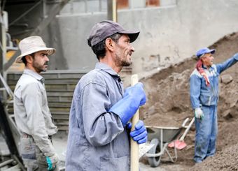 کارگران ساختمانی با مشارکت گروه‌‎های ذی‎نفع شناسایی می‌شوند/ تسهیل بیمه؟!
