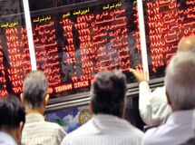 آخرین فرصت برای بازگشت بورس؛ اصلاح شاخص کل از ۲۶ درصد گذشت
