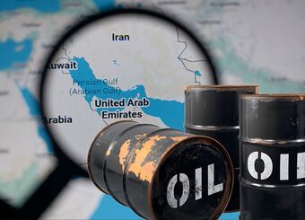 شکاف ۱۲ دلاری در بازار نفت