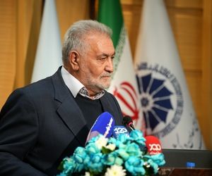 آن‌قدر که از خیانت‌های داخلی آسیب می‌بینیم از تحریم‌ها آسیب ندیدیم